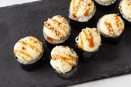 Запеченный ролл с курицей