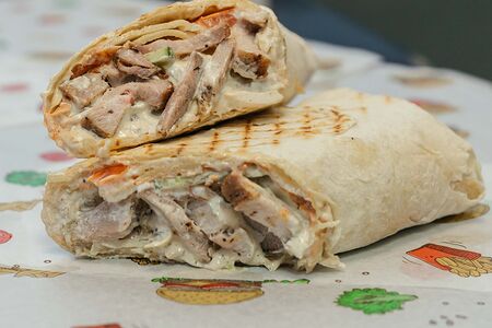 Шаурма на углях с курицей