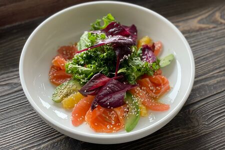 Салат с лососем