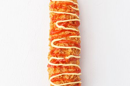 Корн-дог с сыром и сосиской в кукурузных хлопьях