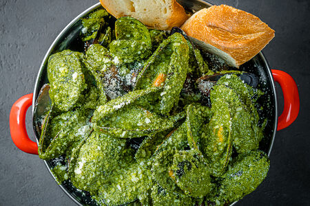 Мидии Песто