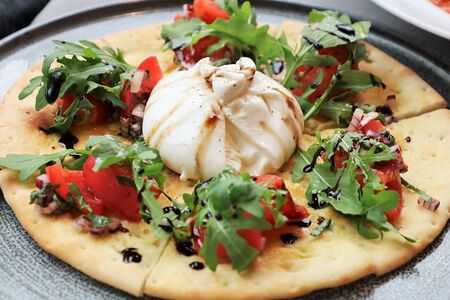 Фокачча с бурратой