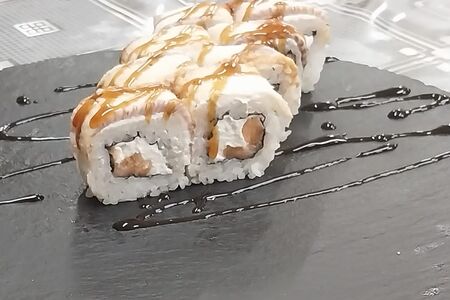 Роллы с угрем и лососем