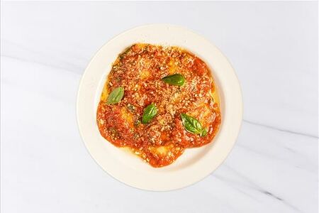 Равиоли с семгой, томатным соус