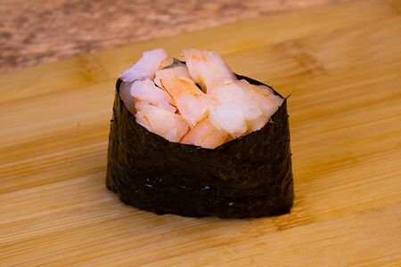 Спайси суши креветка