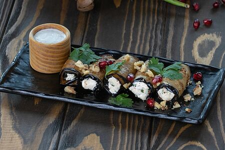 Рулетики из баклажанов