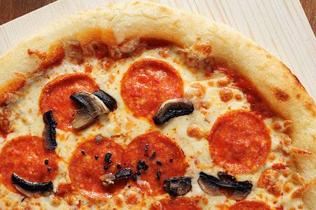 Пепперони с грибами