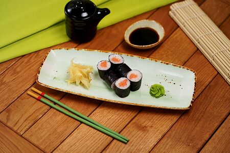 Мини Ролл с Лососем