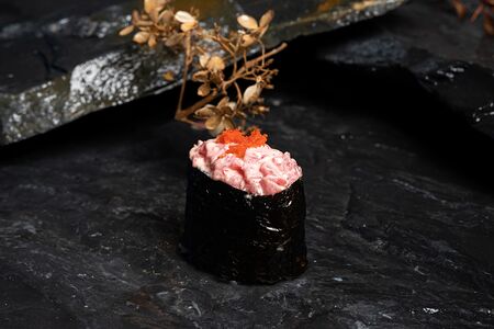 Гунканы с тунцом