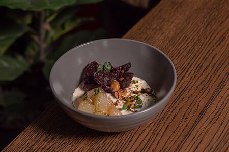 Салат из вяленой свеклы с сыром страчателла