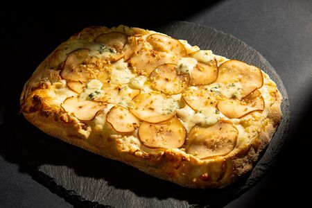 Груша и горгонзола