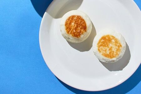 Фитнес-сырники с топпингом на выбор