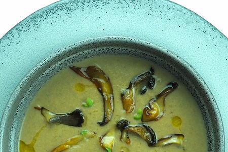 Крем-суп из лесных грибов с трюфельным маслом