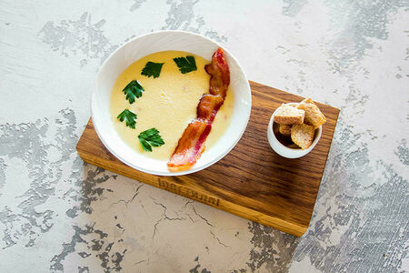 Сырный суп с гренками