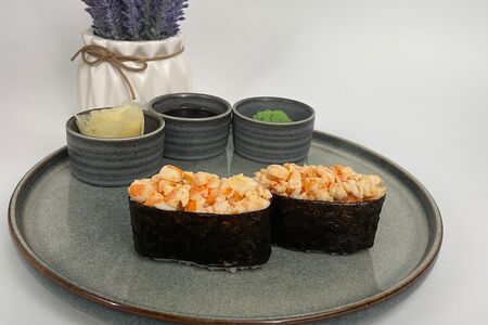 Спайси-суши с креветками