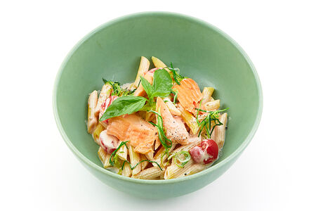 Пенне с форелью горячего копчения