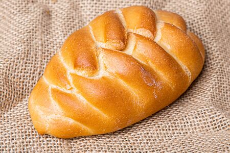 Пирожок с яблоком