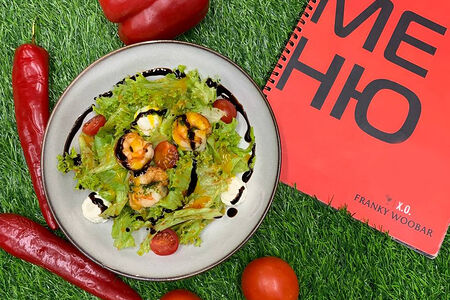 Салат с креветками и морепродуктами