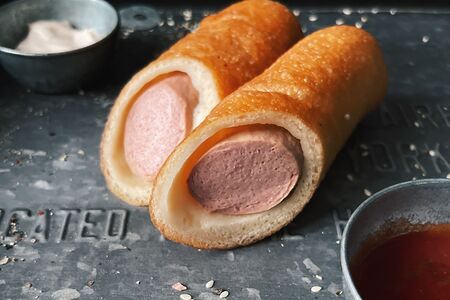 Сосиска в тесте жареная