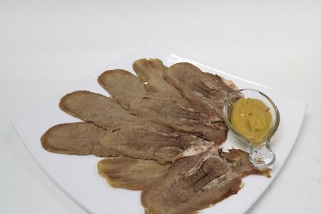 Говяжий язык с горчицей