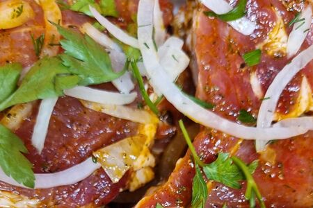 Ребро cвинoе маринованное