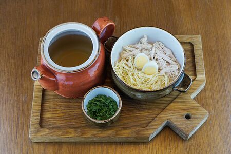 Бульон с куриной лапшой