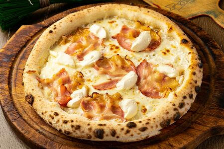 Пицца Бьянка с беконом и маскарпоне