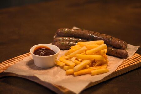 Колбаски ArtAбаски с картофелем фри