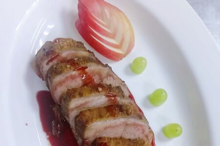 Филе утки с ягодным соусом