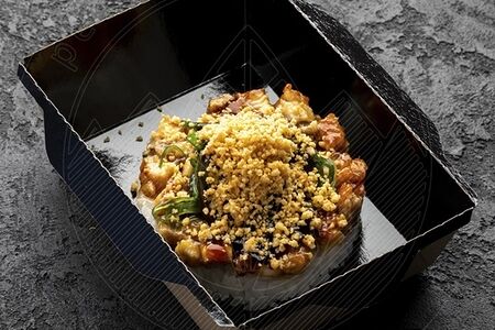 Тартар из угря с чукой и арахисом