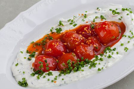 Рикотта с острыми томатами