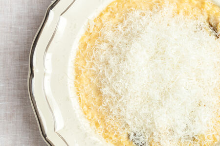 Орзо с белыми грибами и сморчками