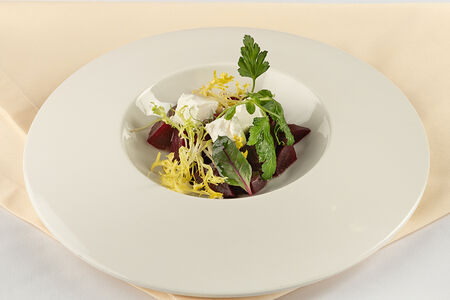 Салат со свеклой и брынзой