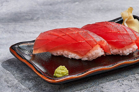 Нигири с тунцом