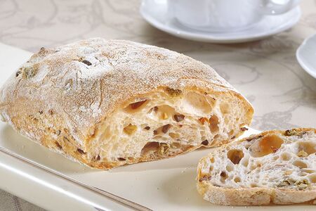 Чиабатта с маслинами, оливками, каперсами и вялеными томатами