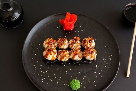 Запеченный ролл с муссом из краба