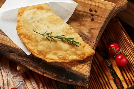 Чебурек с куриной печенью и картофелем