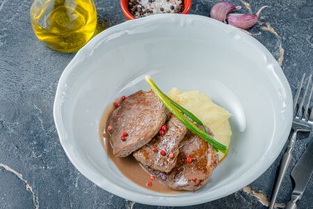 Медальоны из говяжьей вырезки