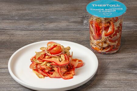 Салат с копченой курицей