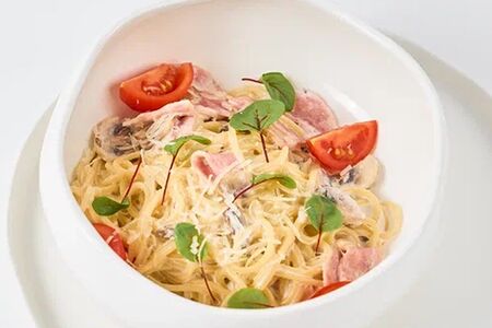 Паста с ветчиной и грибами