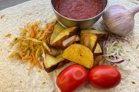 Картофель на углях с салом