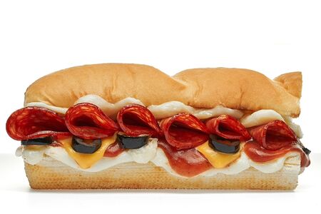 Сэндвич пицца-пепперони половинка