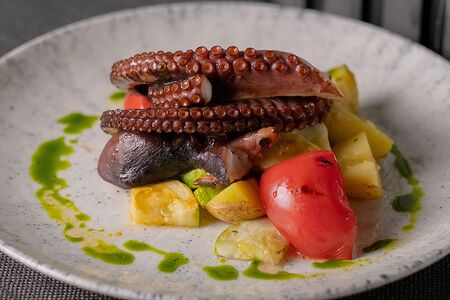 Осьминог на гриле