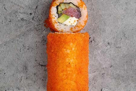 Ролл Калифорния с тунцом