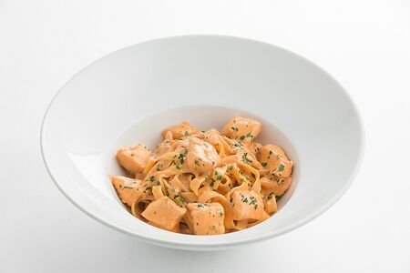 Фетучини с лососем