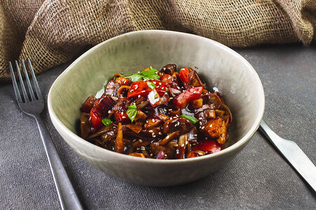 Удон с курицей в соусе Хой-син