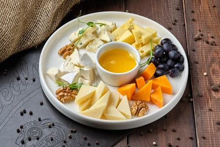 Сырная тарелка к вину