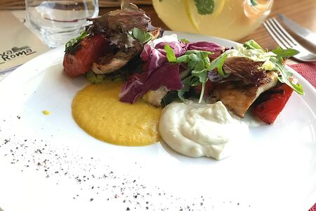 Индейка с овощами гриль и муссом дорблю