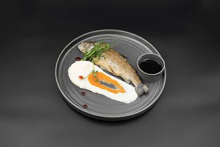 Речная форель с соусом наршараб и пюре из сельдерея