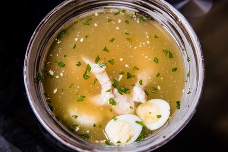 Бульон с яйцом и зеленью